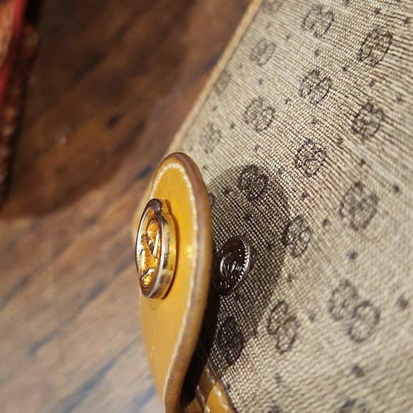 Gucci Micro GG Bi-Fold Wallet - Picture 7 of 14